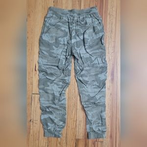 Womens Camo Stretch Pants Medium